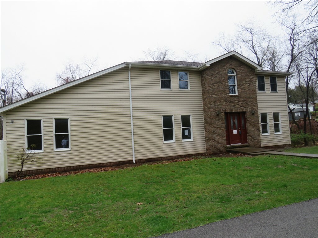 Property Photo:  328 Comstock Dr  PA 15642 