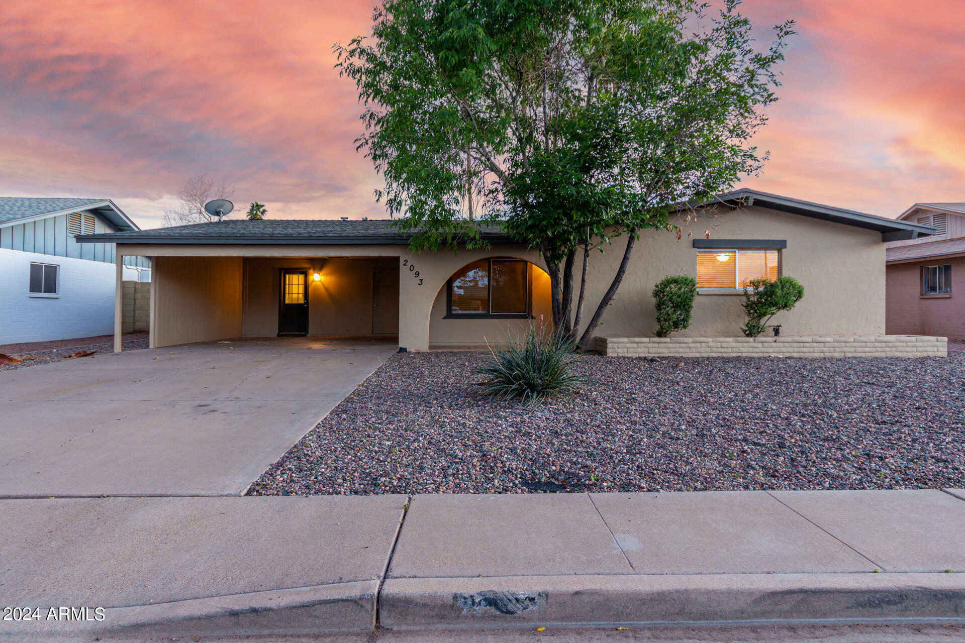 Property Photo:  2093 E Carson Drive  AZ 85282 