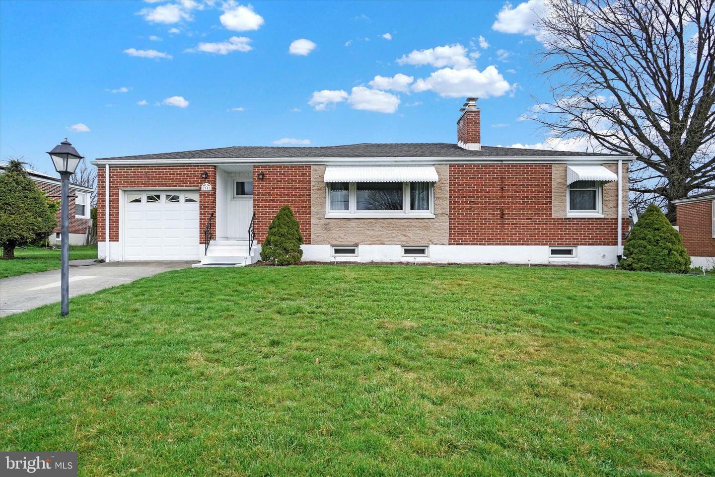 Property Photo:  2747 Clearbrook Boulevard  PA 17406 