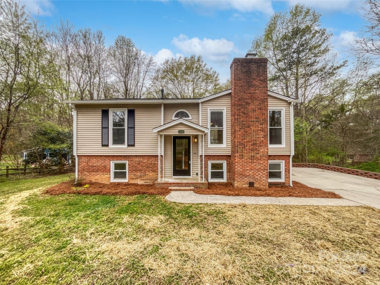 Property Photo:  1873 Oak Hollow Road  NC 28054 