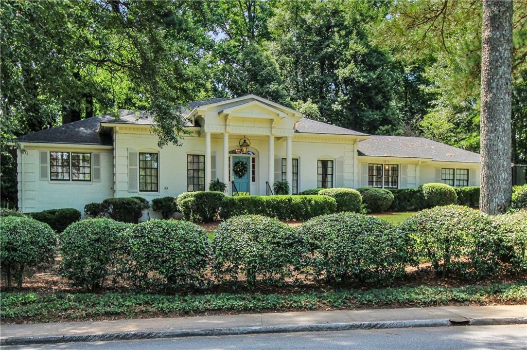 Property Photo:  924 Peachtree Battle Avenue NW  GA 30327 