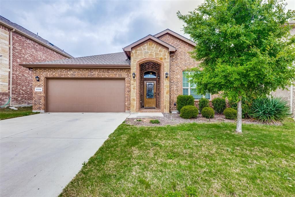 Property Photo: 9316 Bronze Meadow Drive TX 76131