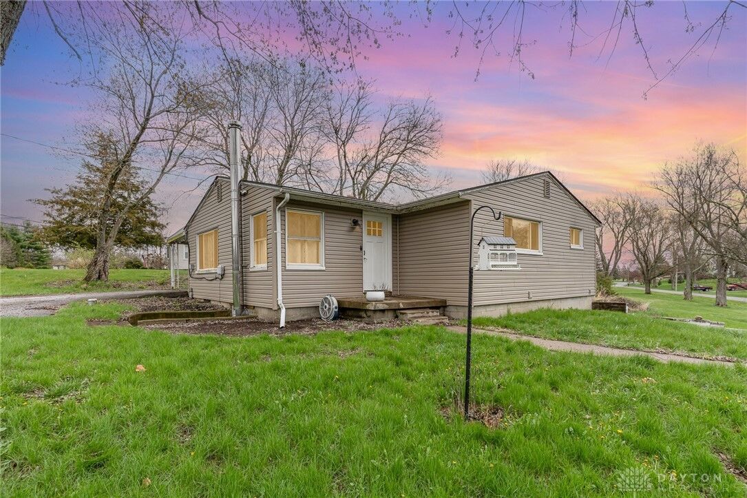 Property Photo: 1186 Steven Circle Drive OH 45344
