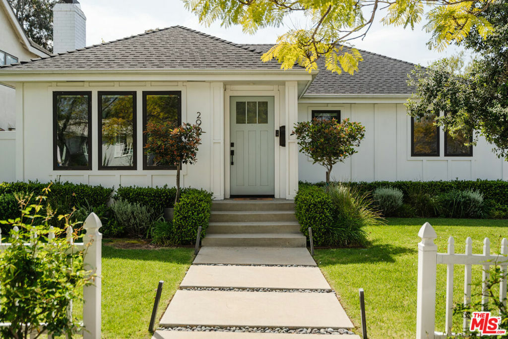 Property Photo:  2901 Glendon Avenue  CA 90064 