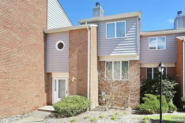 Property Photo:  27 Sherwood Court  NJ 07661 