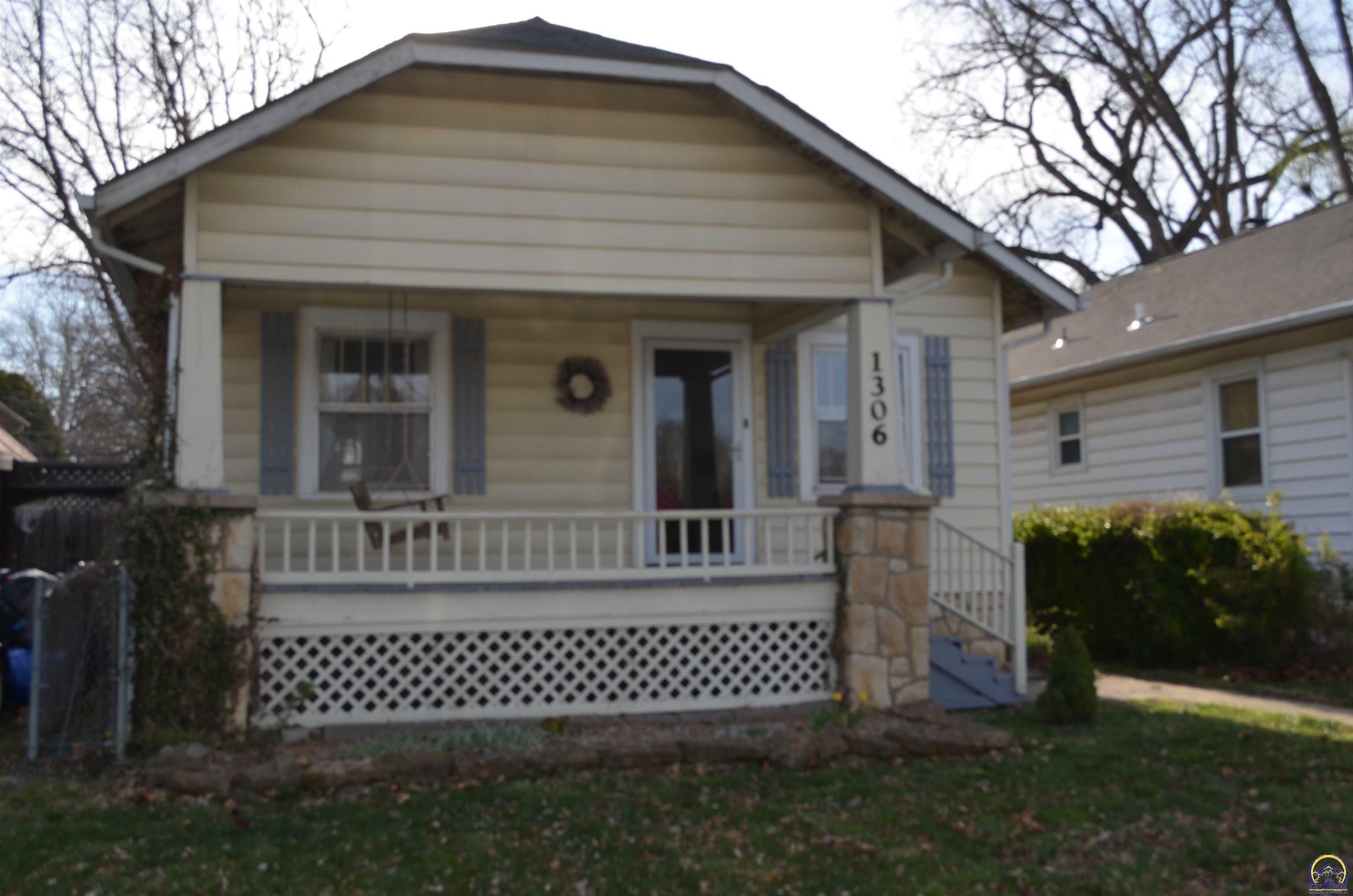 Property Photo:  1306 SW Medford Ave  KS 66604 