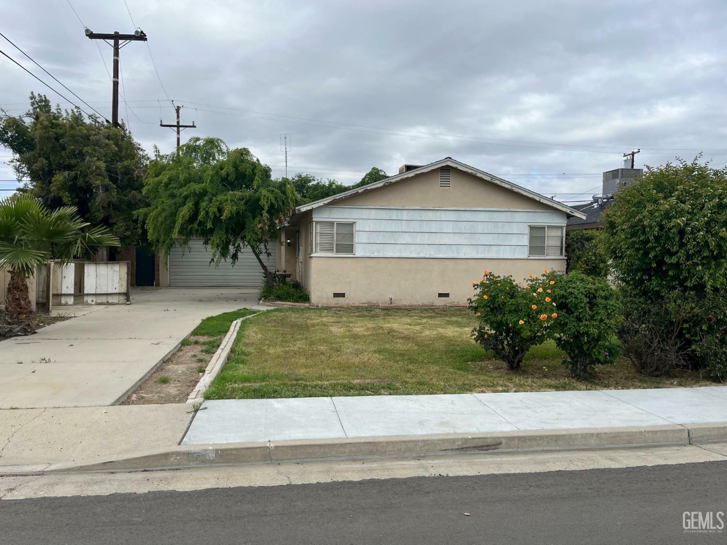 Property Photo:  2304 Faye Lane  CA 93304 