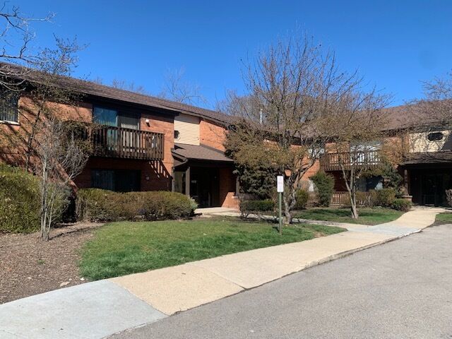 Property Photo:  33561 N Royal Oak Lane 106  IL 60030 