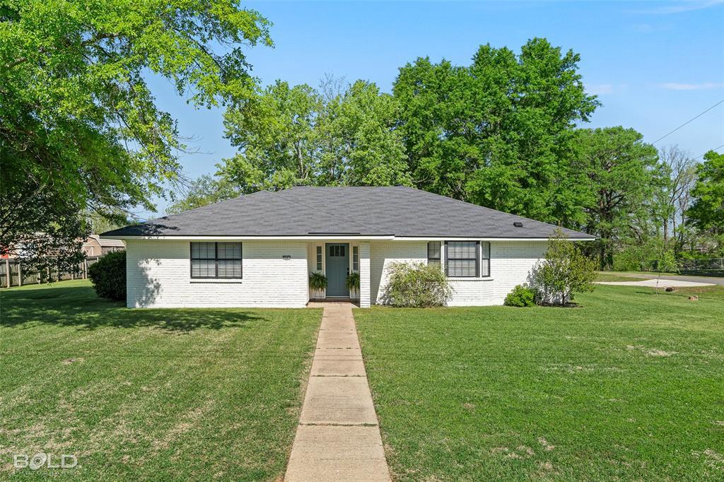 Property Photo: 300 N Willow Drive LA 71111