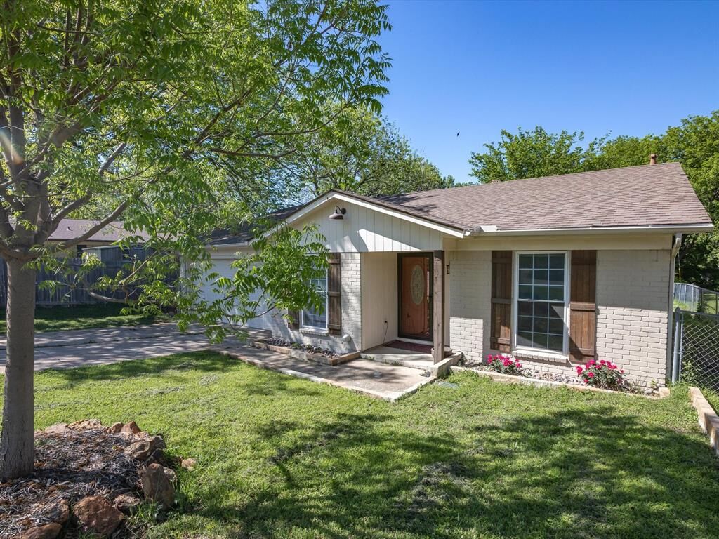 Property Photo: 8312 Downe Drive TX 76108