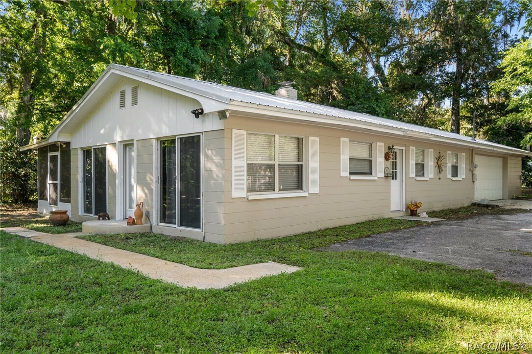 Property Photo:  231 N Robin Hood Road  FL 34450 