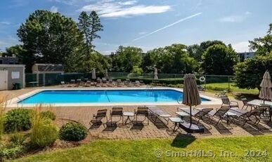 Property Photo: 22 Clemens Court 22 CT 06067