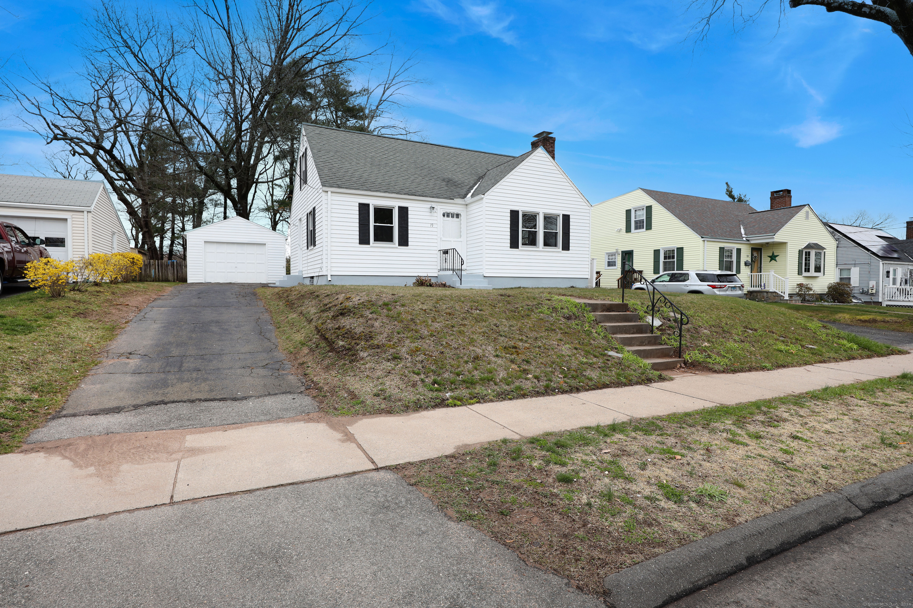 Property Photo:  19 Crestwood Drive  CT 06040 