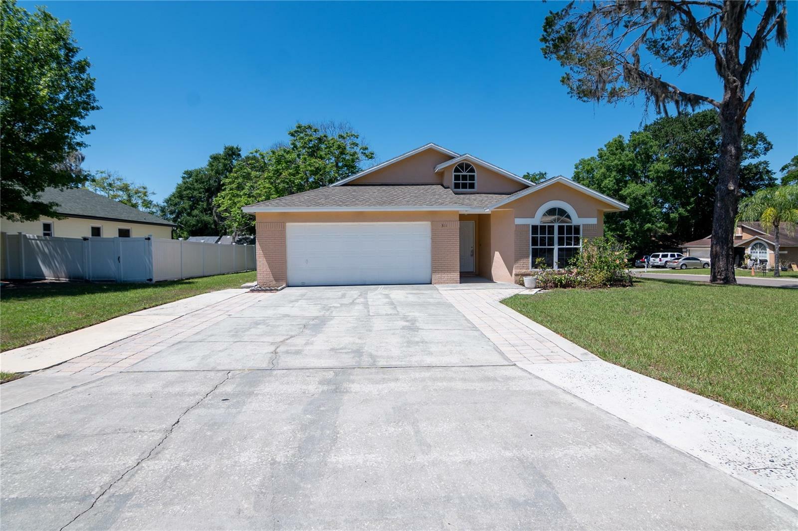 Property Photo:  311 Sugar Creek Drive  FL 33563 