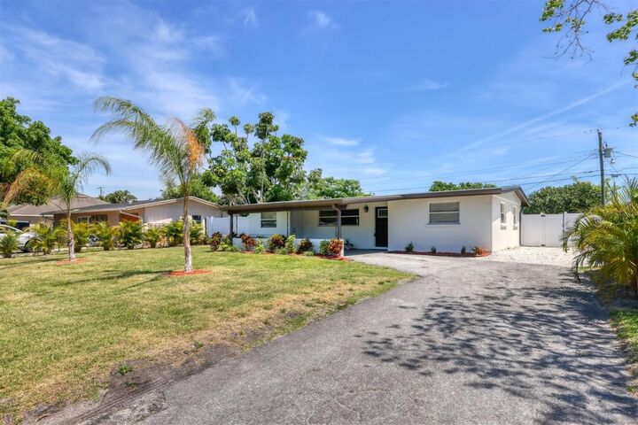 Property Photo: 5803 23rd Street W FL 34207