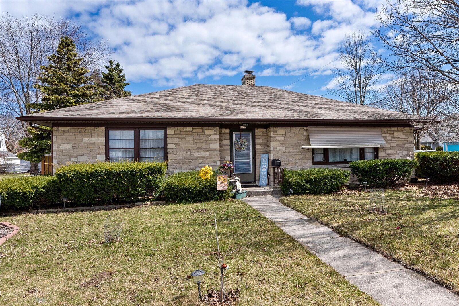Property Photo:  2537 Luedke Ct  WI 53083 