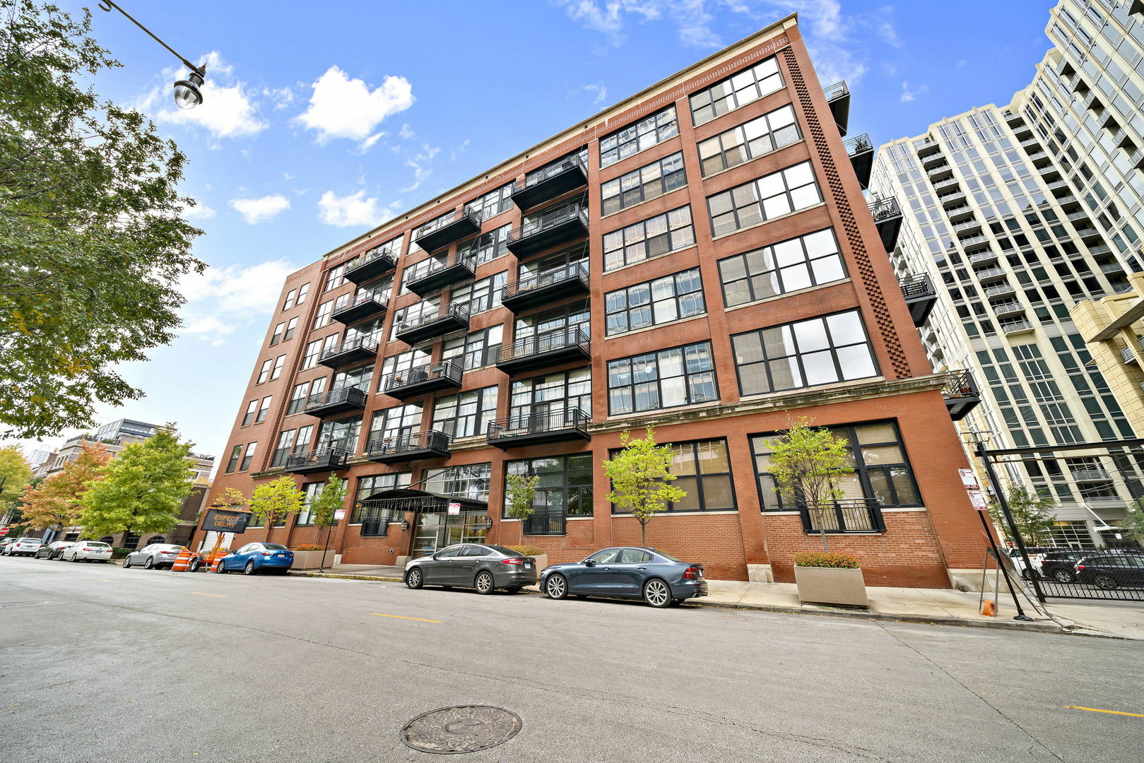 Property Photo:  525 W Superior Street 709  IL 60654 