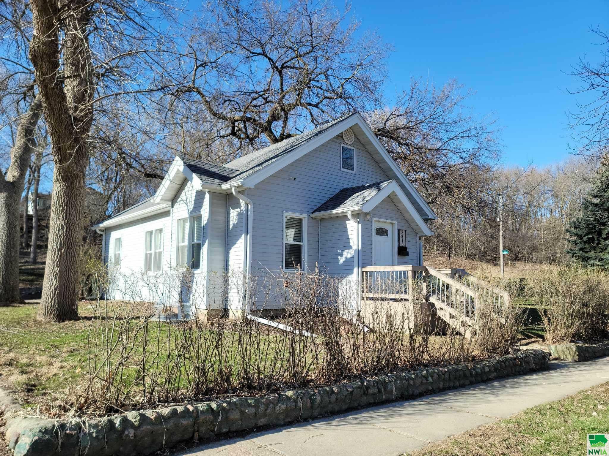 Property Photo:  2910 Garretson Ave  IA 51106 