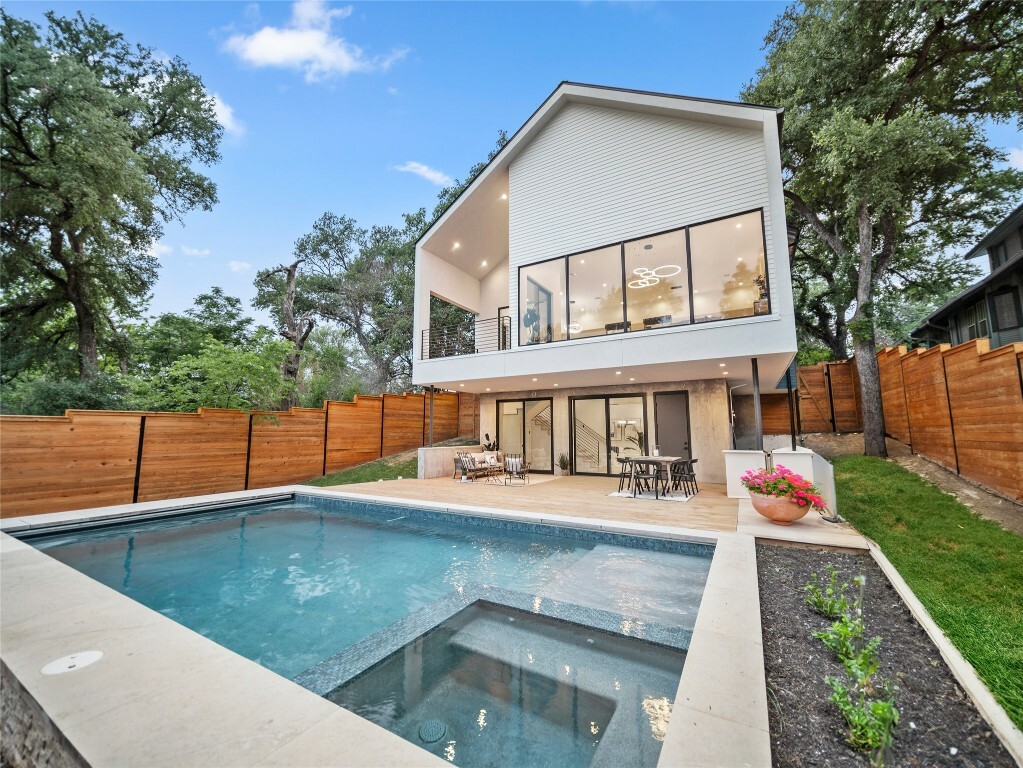 Property Photo:  613 W Lynn Street  TX 78703 