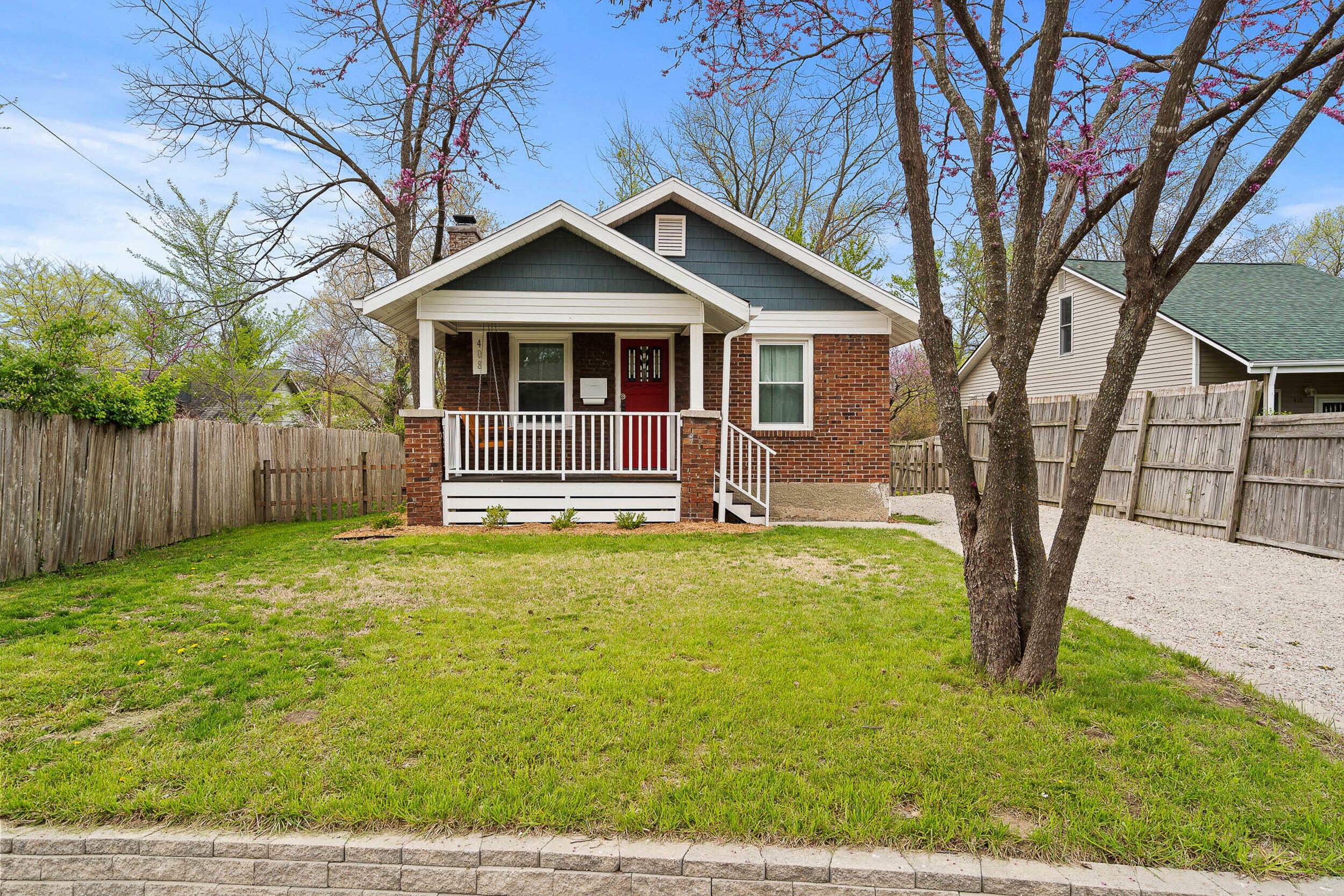 Property Photo:  408 W Ash St  MO 65203 