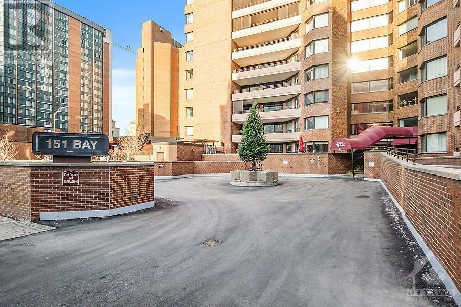 Property Photo:  151 Bay Street 204  ON K1R 7T2 