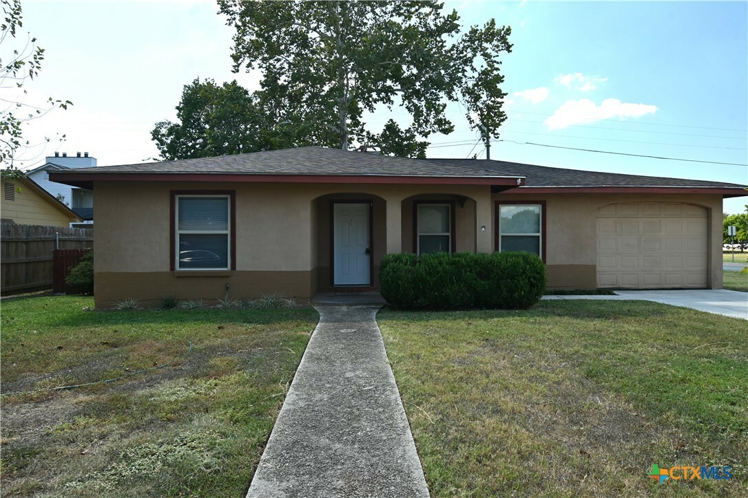 Property Photo: 1403 Canary Lane TX 78155