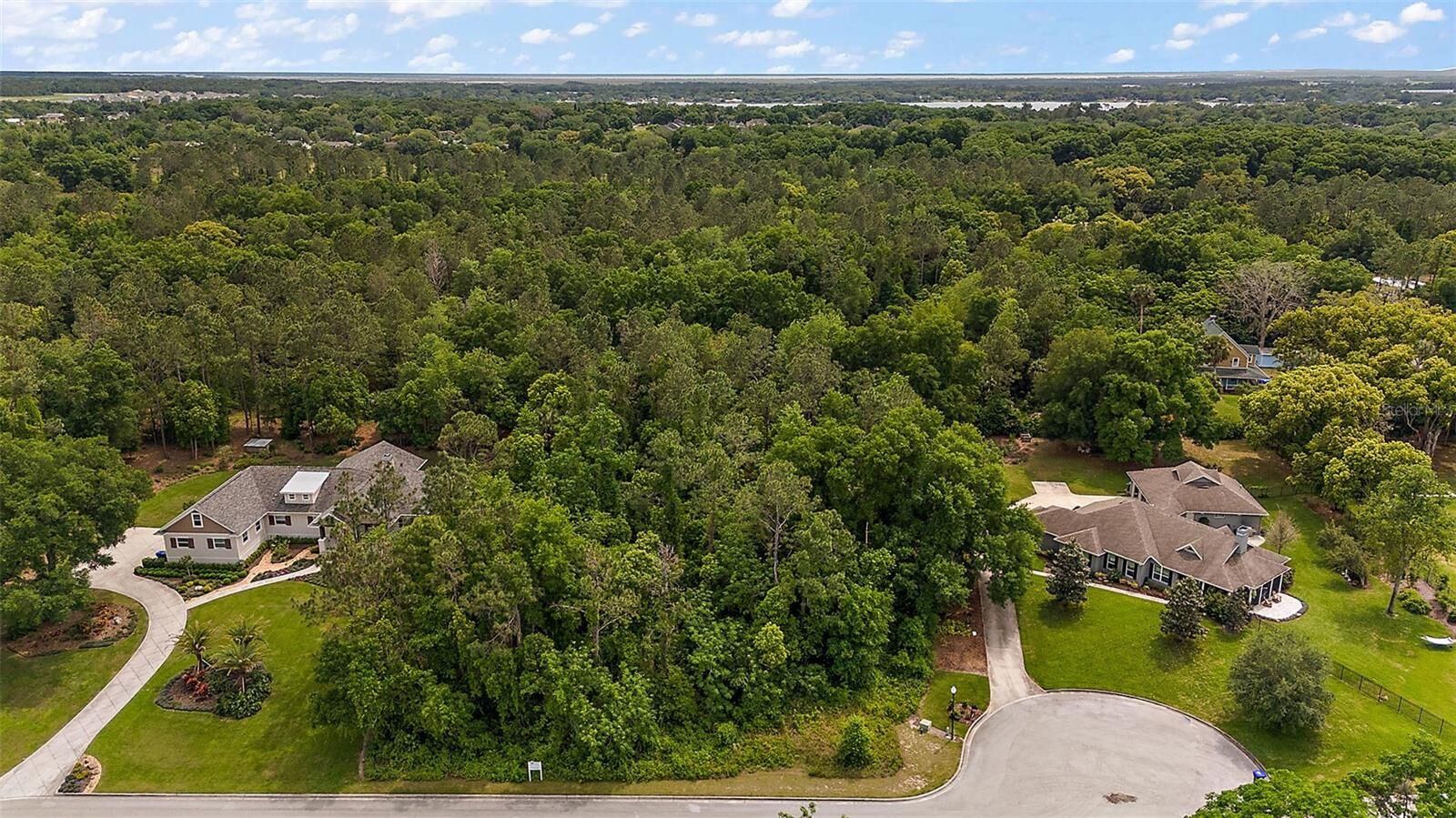 Property Photo: 7077 Norne Ln FL 32757