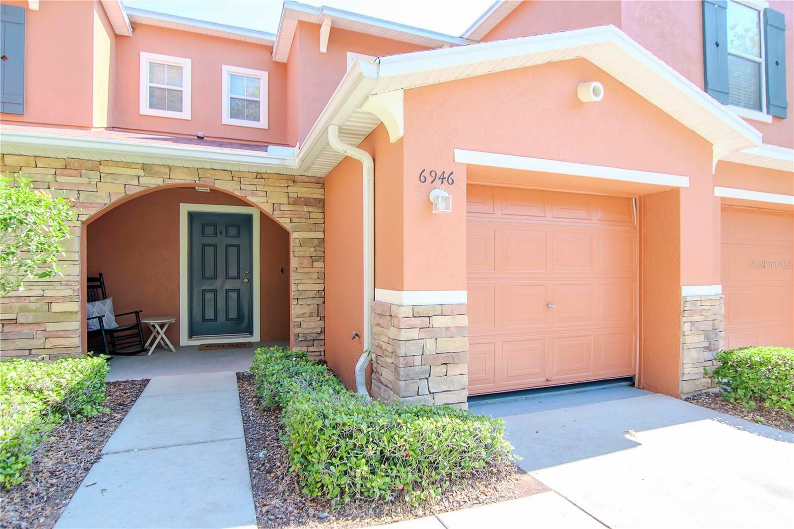 Property Photo:  6946 Hawthorne Trace Lane  FL 33578 