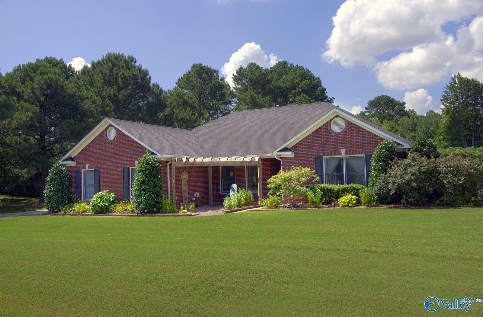 Property Photo: 152 Preswick Place NW AL 35806