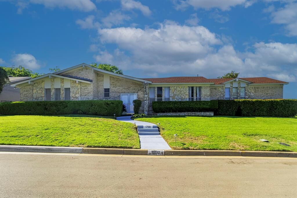 Property Photo:  1700 Ellington Drive  TX 76112 
