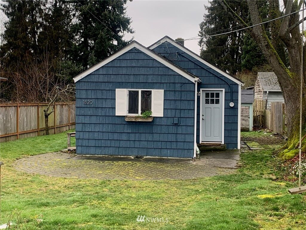 Property Photo:  1820 SW 100th Street  WA 98146 