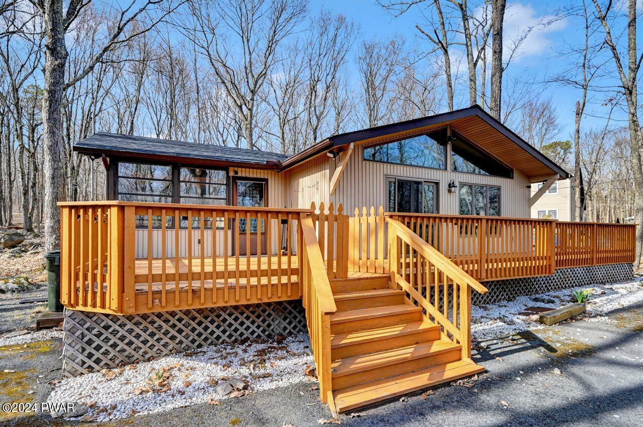 Property Photo:  102 Roosevelt Drive  PA 18428 