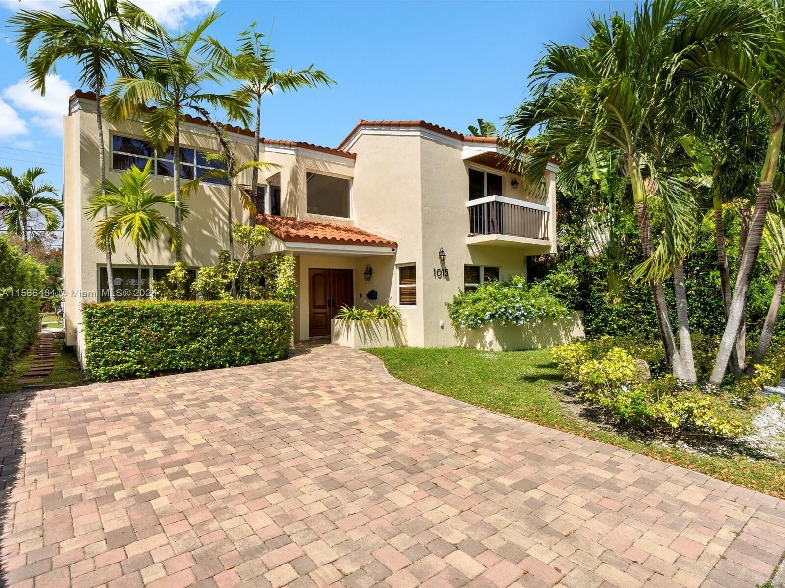 Property Photo: 1015 Venetia Ave FL 33134