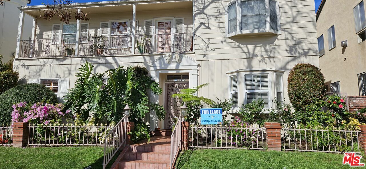 Property Photo: 133 1/2 S Canon Dr CA 90212
