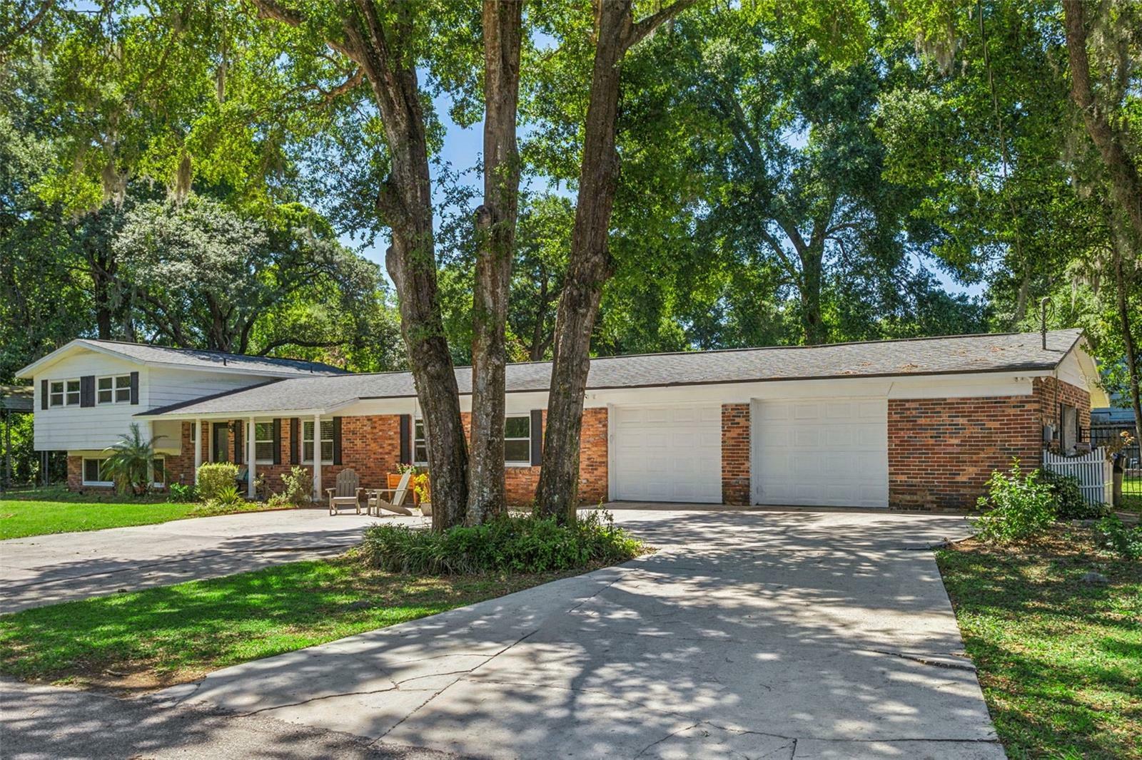 Property Photo:  401 Overland Drive  FL 33511 