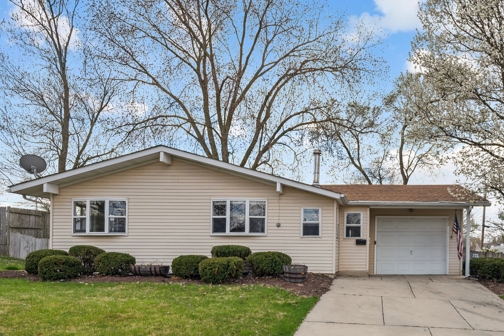 Property Photo:  303 Bonnie Drive  IL 60441 