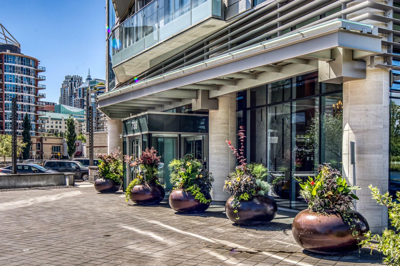 Property Photo:  738 1 Avenue SW 1307  AB T2P 5G8 