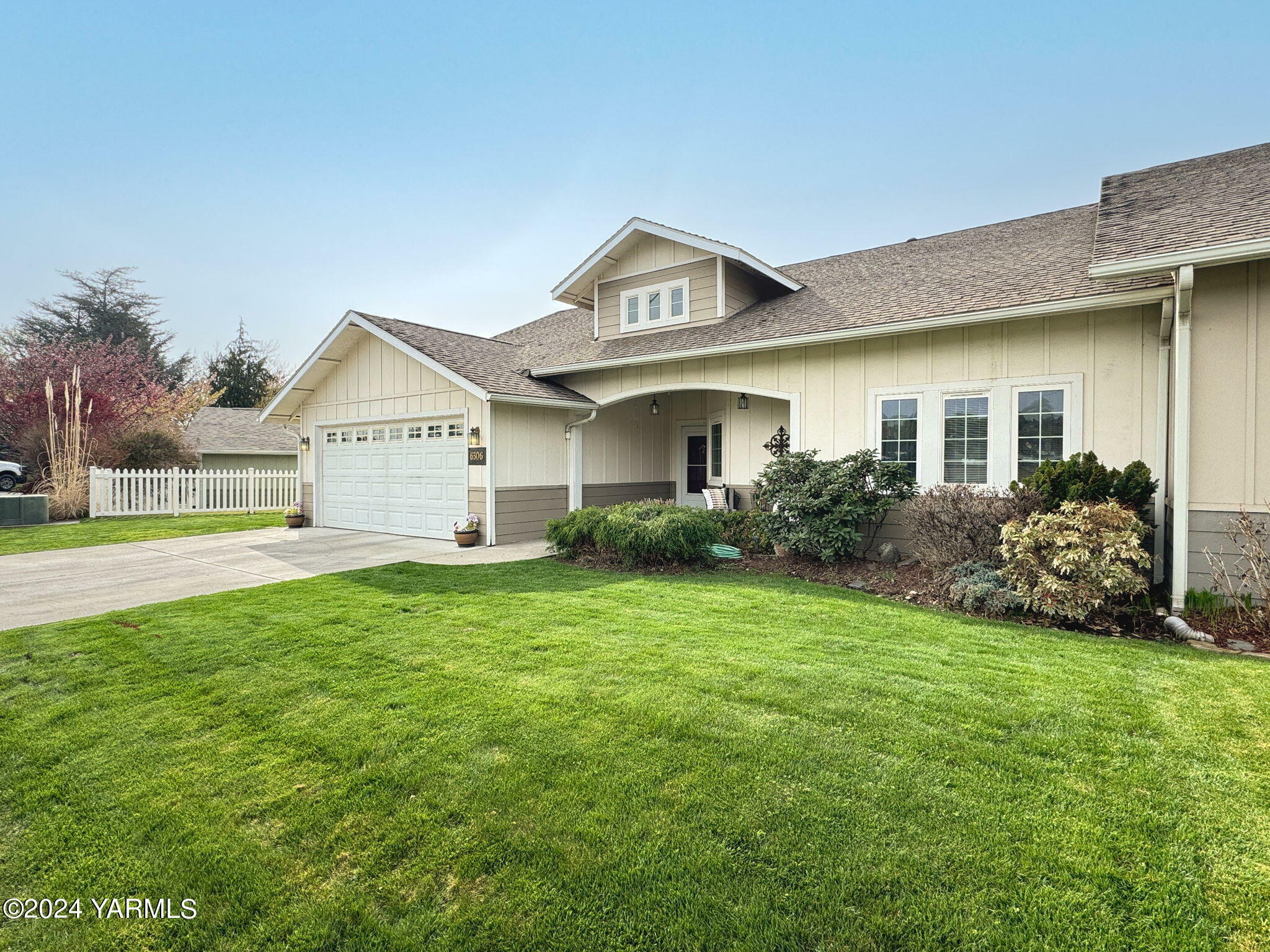 Property Photo:  6306 Summitview Ave  WA 98908 