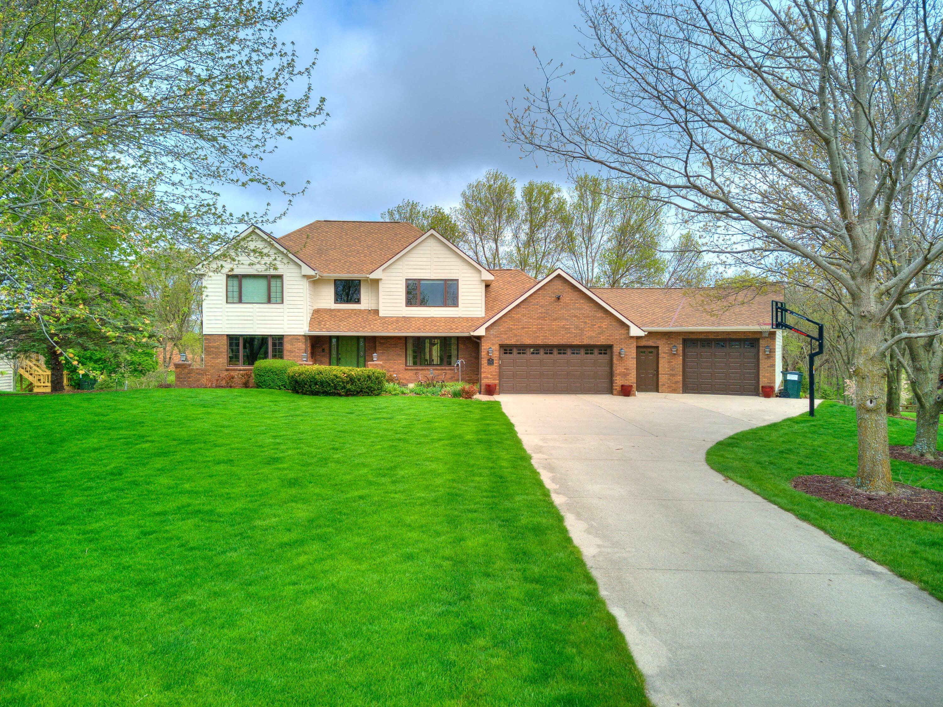 Property Photo:  5423 Oak Lane  IA 50014 