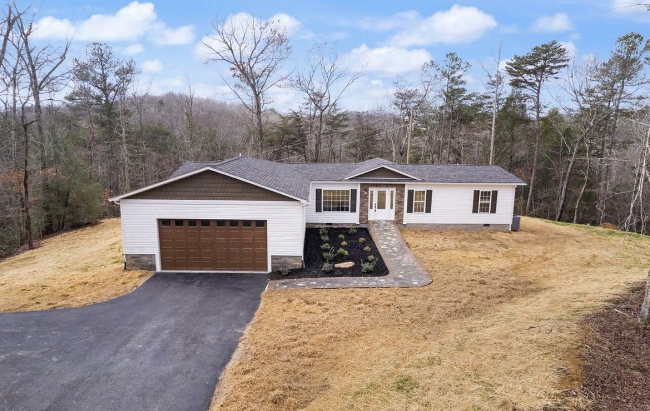 Property Photo: 5985 Somerset Road KY 40741