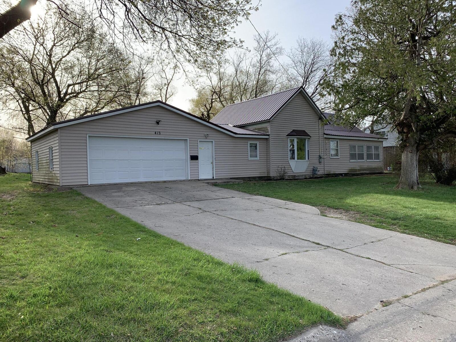 Property Photo: 412 N Darling Avenue MI 49412