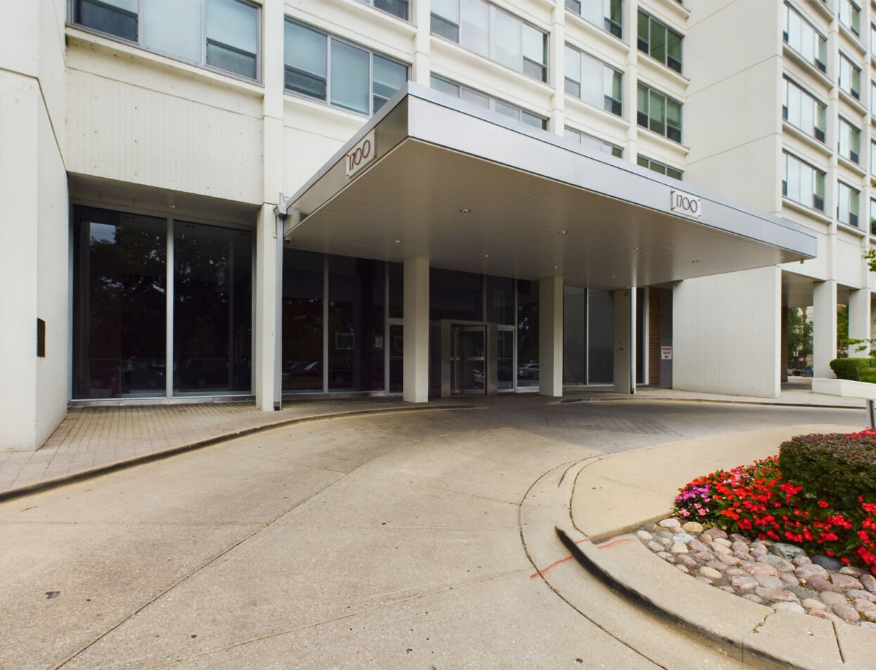 Property Photo: 1700 E 56th Street 3204 IL 60637