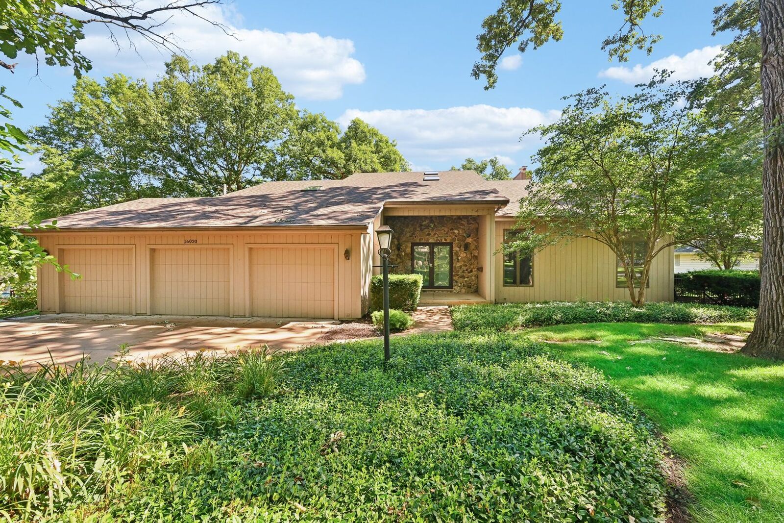 Property Photo: 16120 W Kathryn Avenue IL 60442