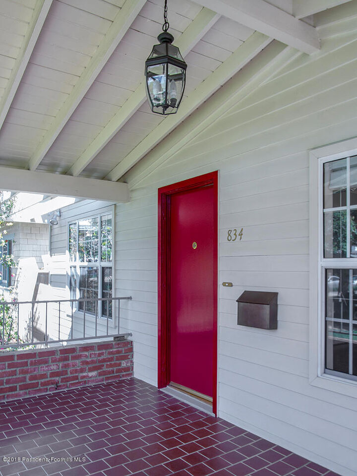Property Photo:  834 N Chester Avenue  CA 91104 