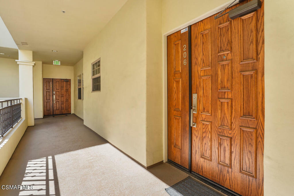 Property Photo:  4601 Coldwater Canyon Avenue 206  CA 91604 