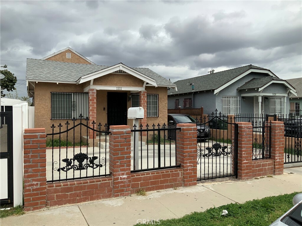 Property Photo:  1111 W 104th Street  CA 90044 