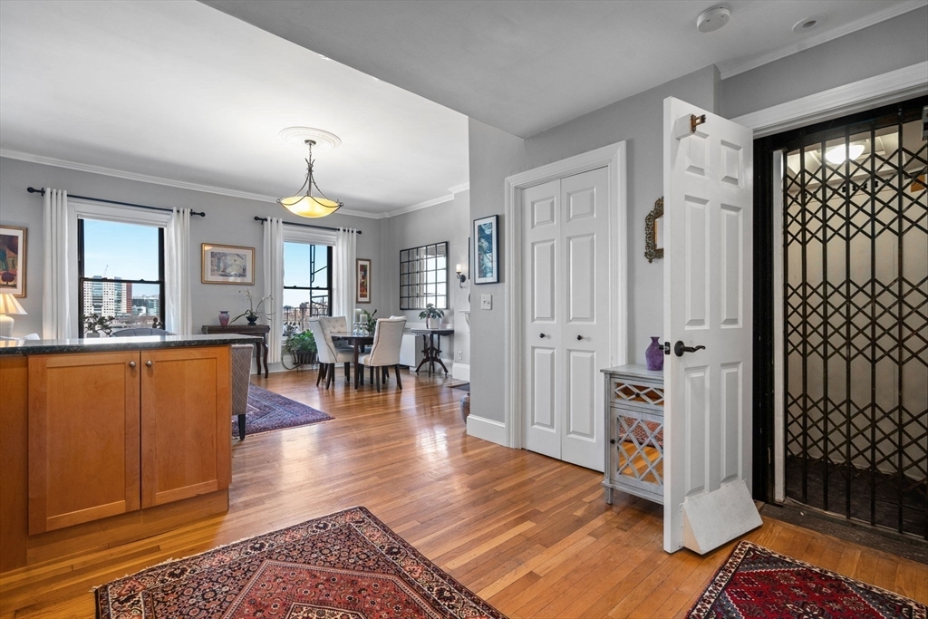 Property Photo: 206 Beacon St 4 MA 02116