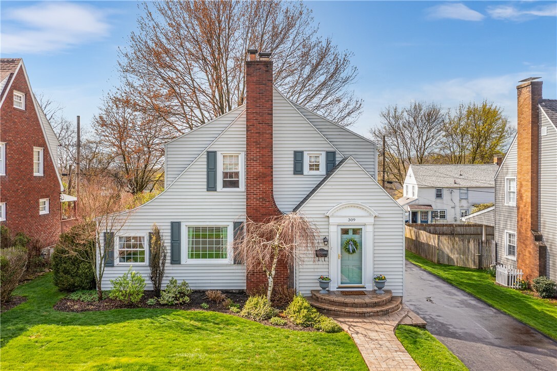 Property Photo: 309 Entrance Drive PA 16117