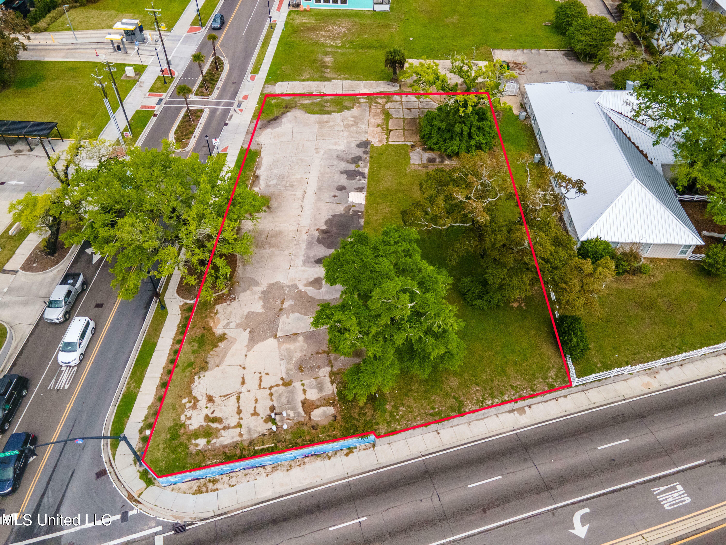 Property Photo:  1940 E Beach Boulevard  MS 39501 