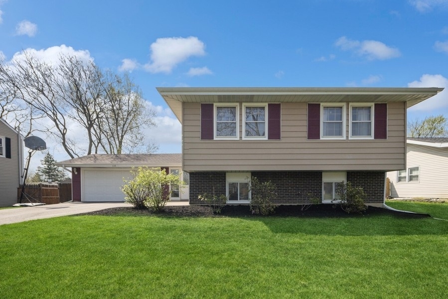 Property Photo:  21W135 22nd Street  IL 60148 